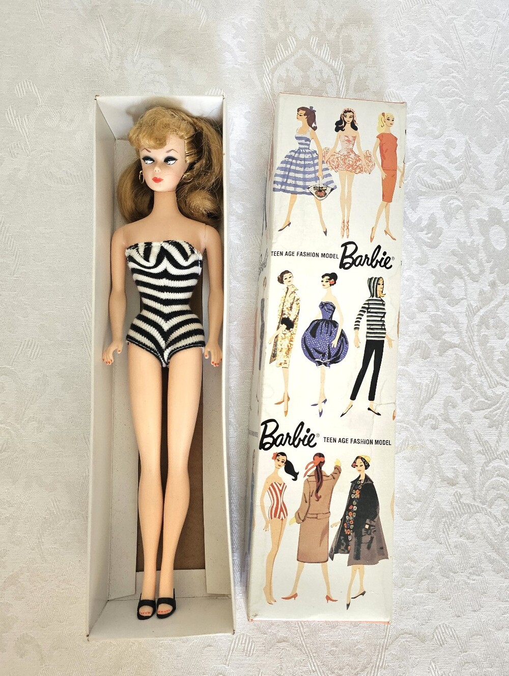 35th Anniversary Blond Barbie in Box -Vintage 1993!